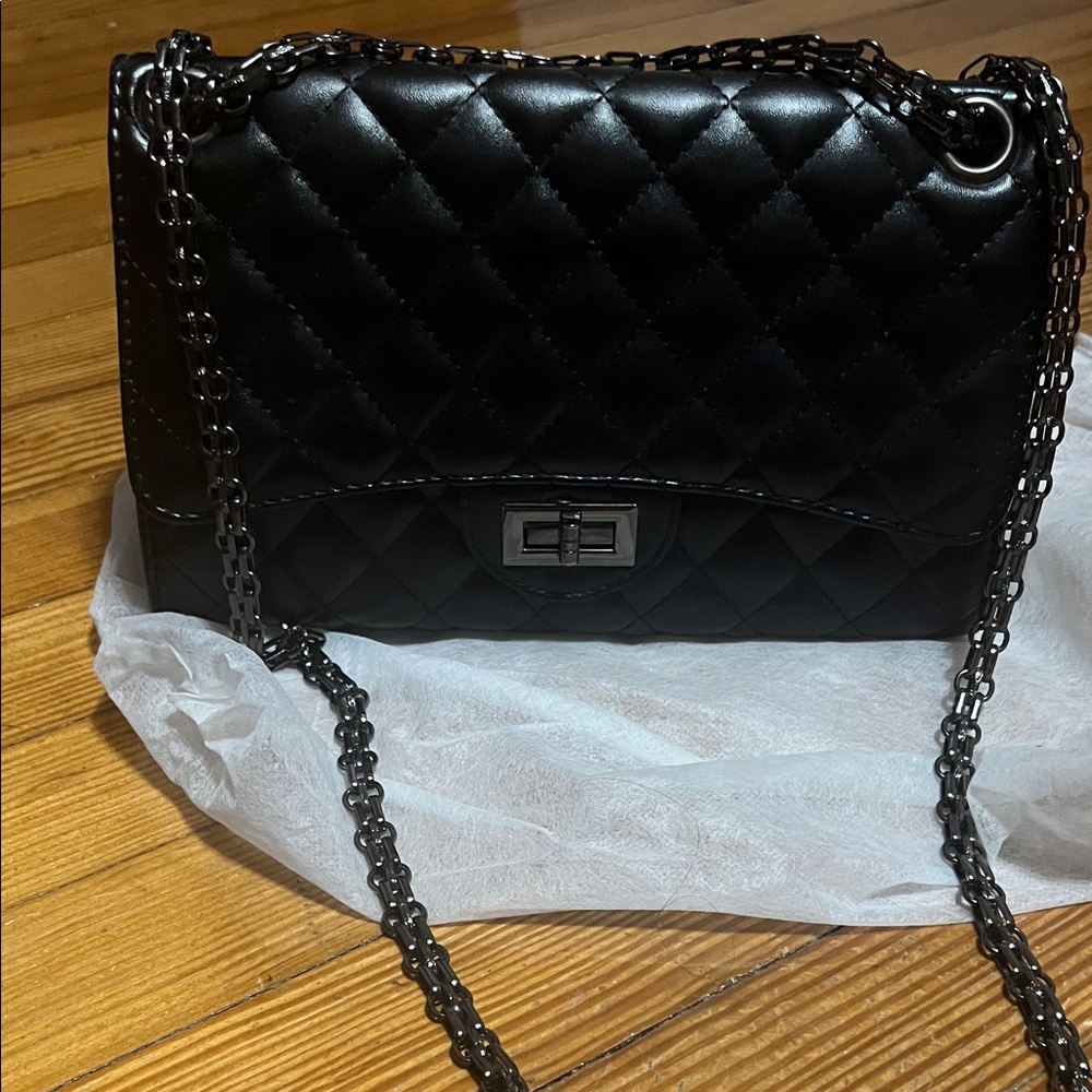 Elegant Black Quilted Chain Shoulder Bag